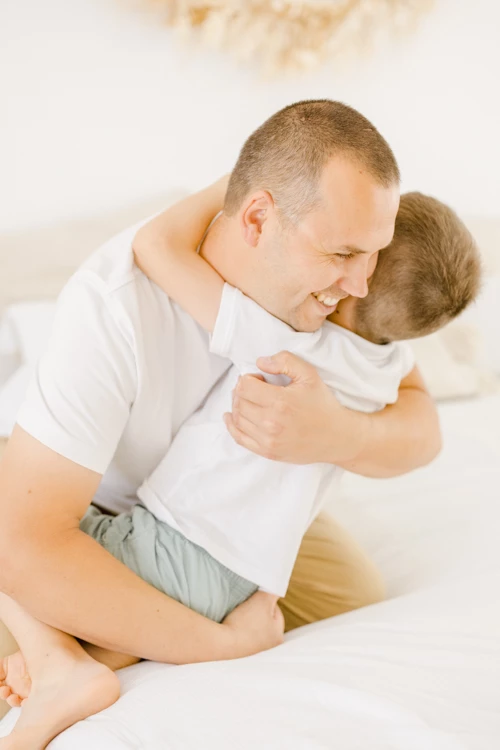 bonheur main enfant amour beige