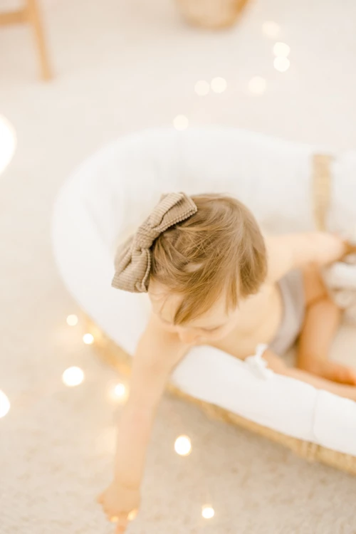 enfant marron gris bébé studio