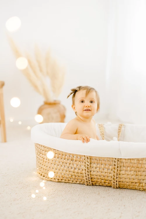 enfant bonheur panier osier beige