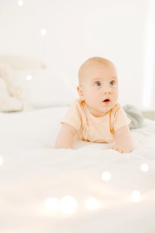 enfant beige marron gris orange