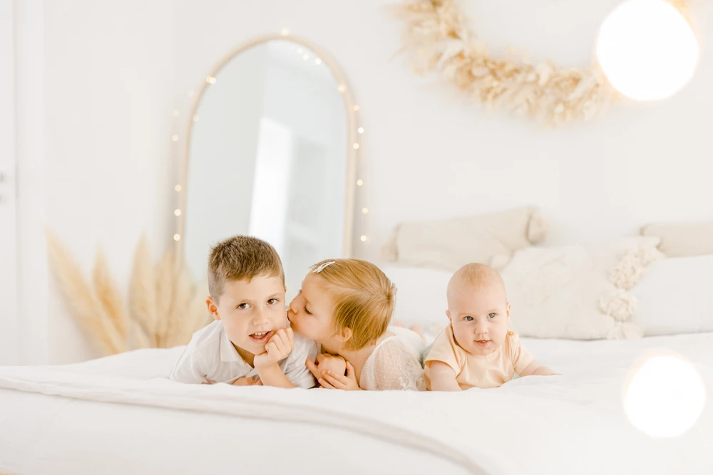 bonheur enfant meubles sourire beige