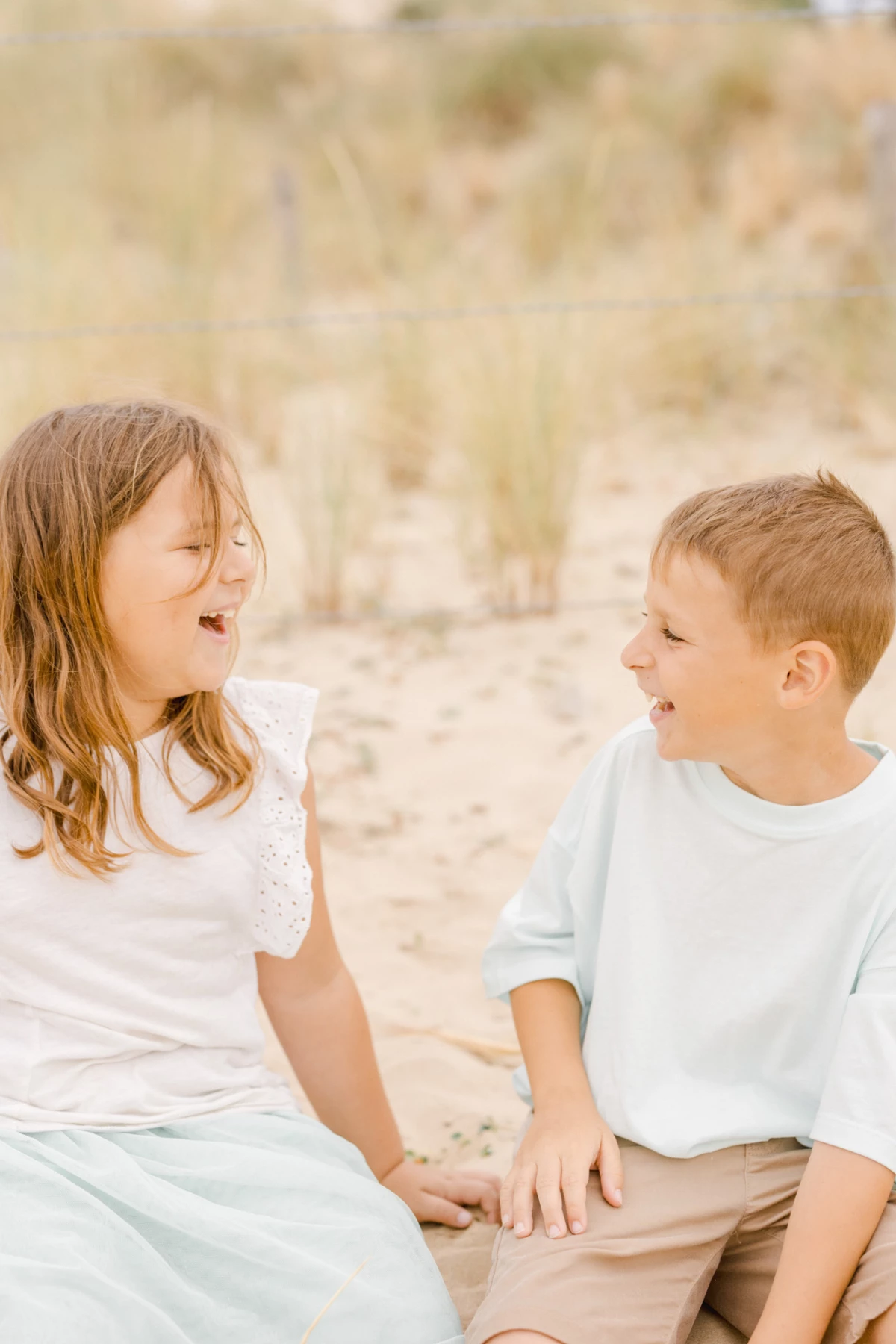 bonheur enfant geste amour marron