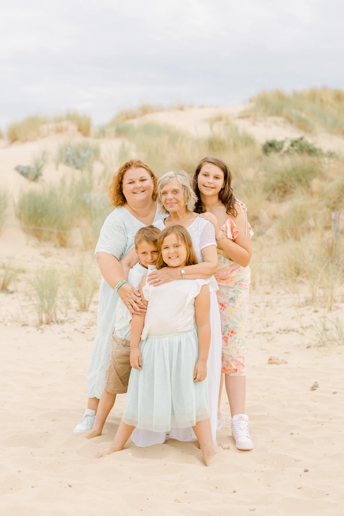 bonheur sourire enfant robe rose