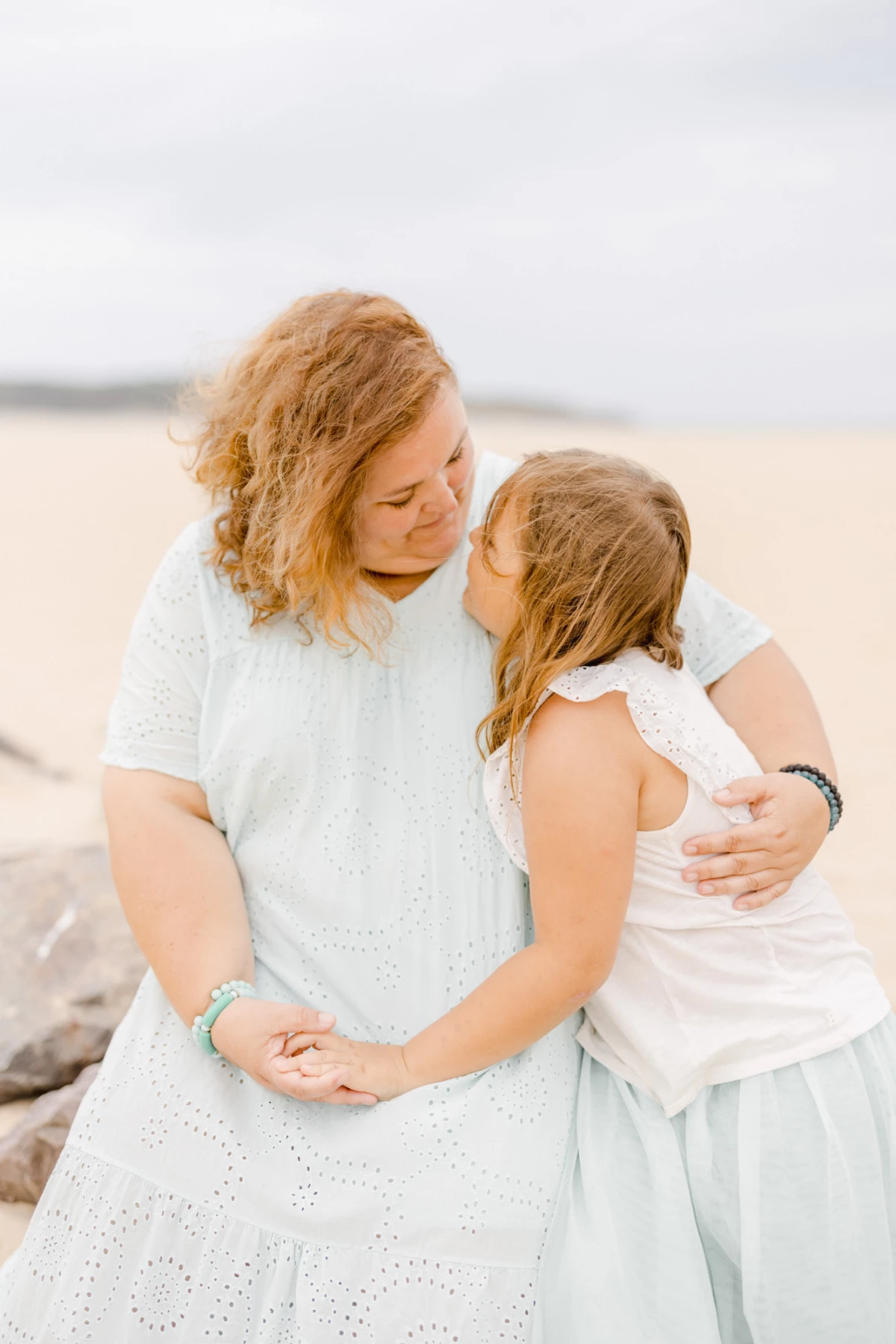 bonheur sourire robe enfant geste
