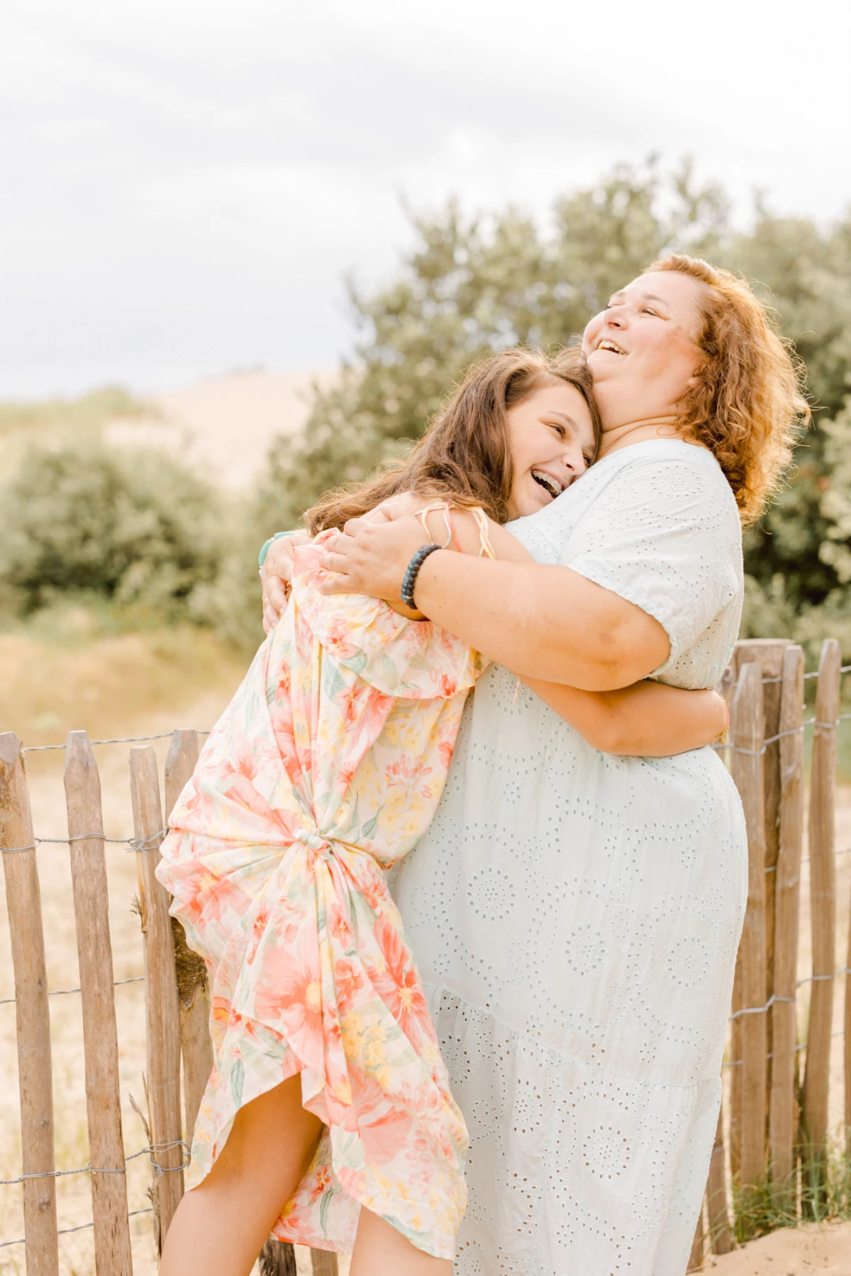 bonheur sourire robe amour geste