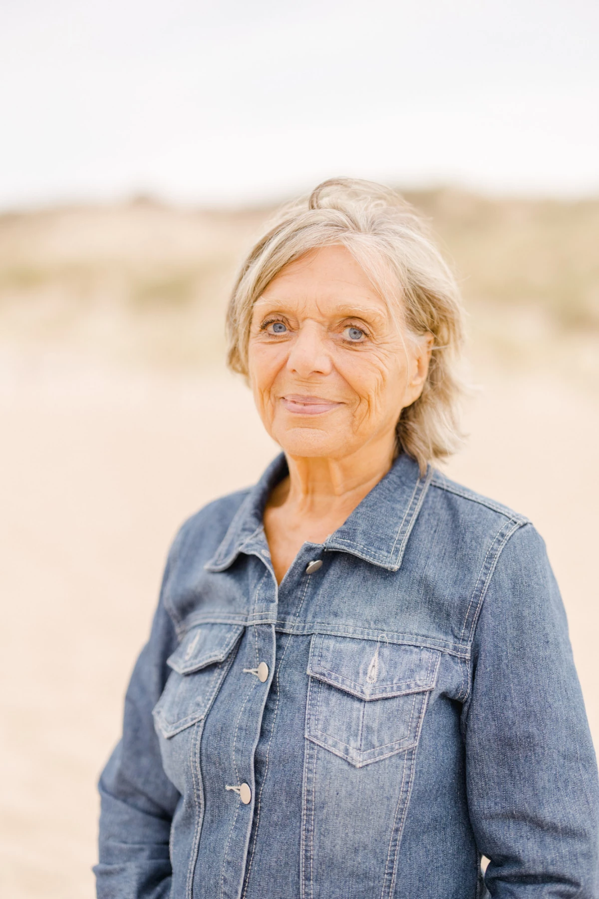 sourire bonheur collier gris marron