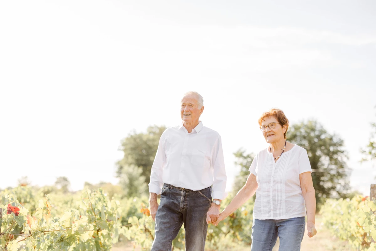 bonheur amour champ geste beige