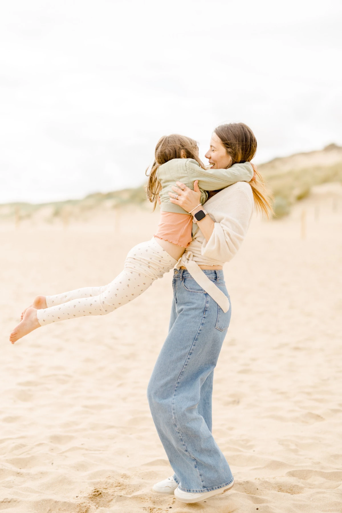 bonheur enfant sable amour beige