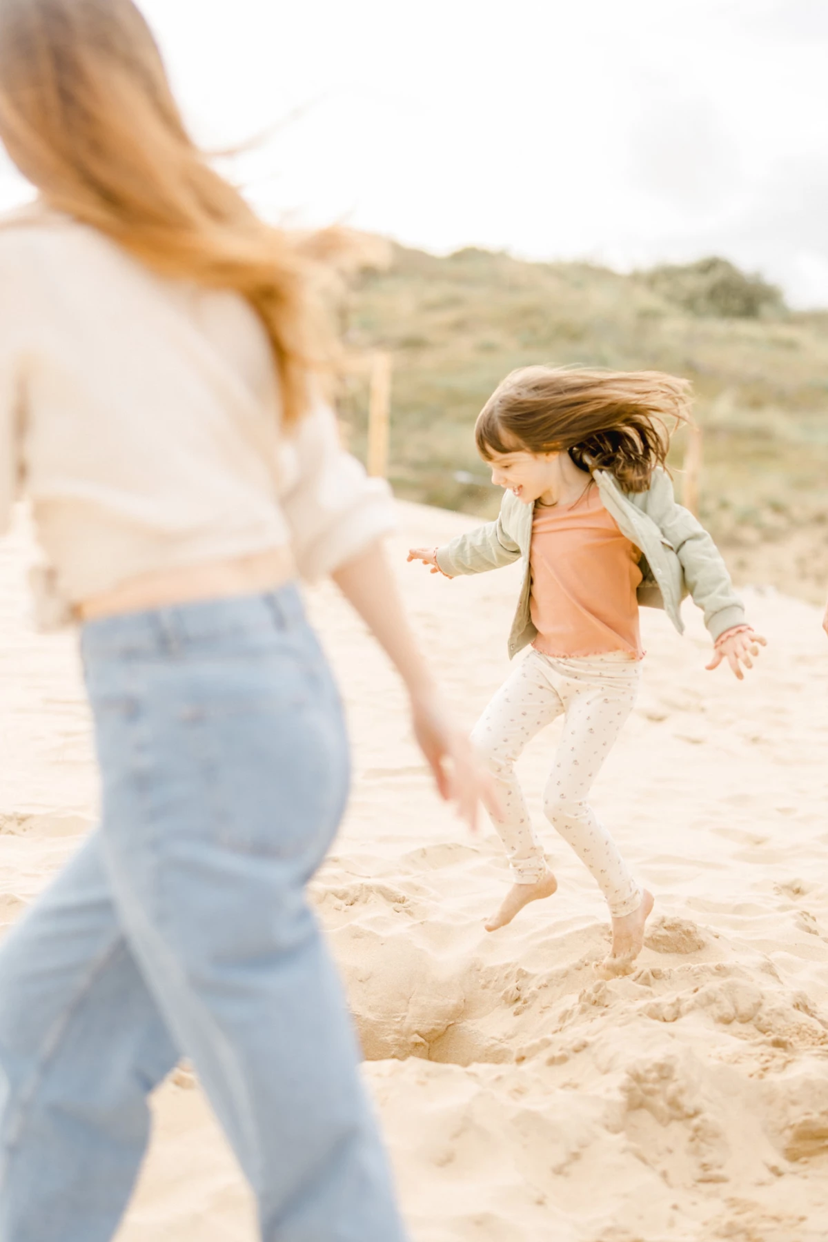 bonheur enfant gris marron nature