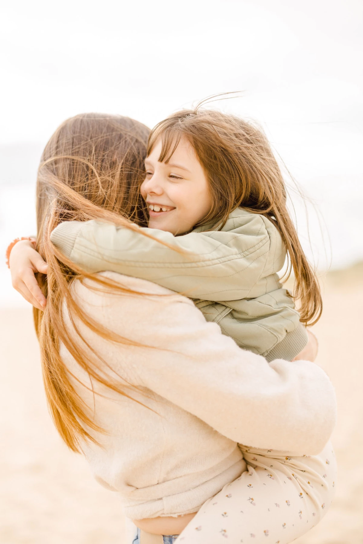 bonheur câlin amour sourire enfant