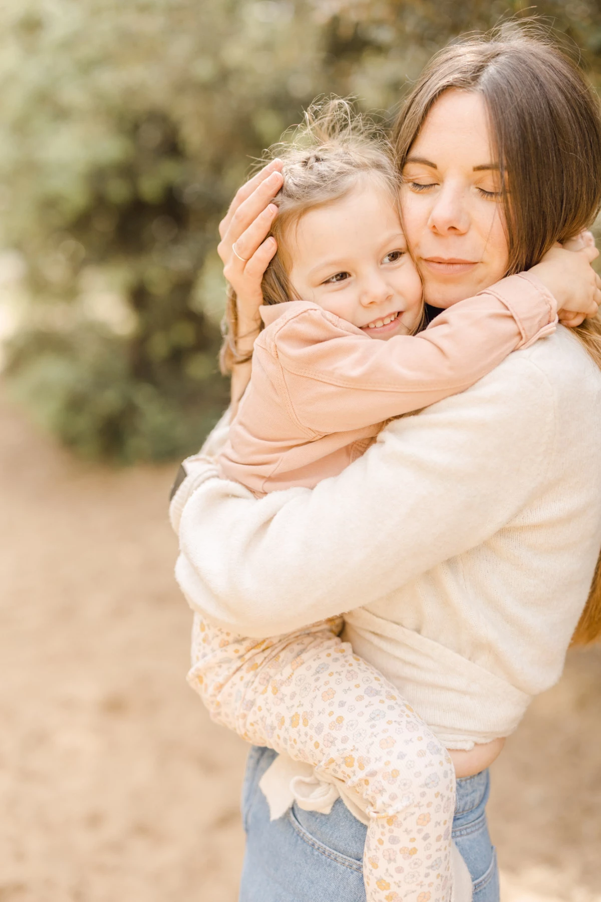 bonheur main enfant sourire amour