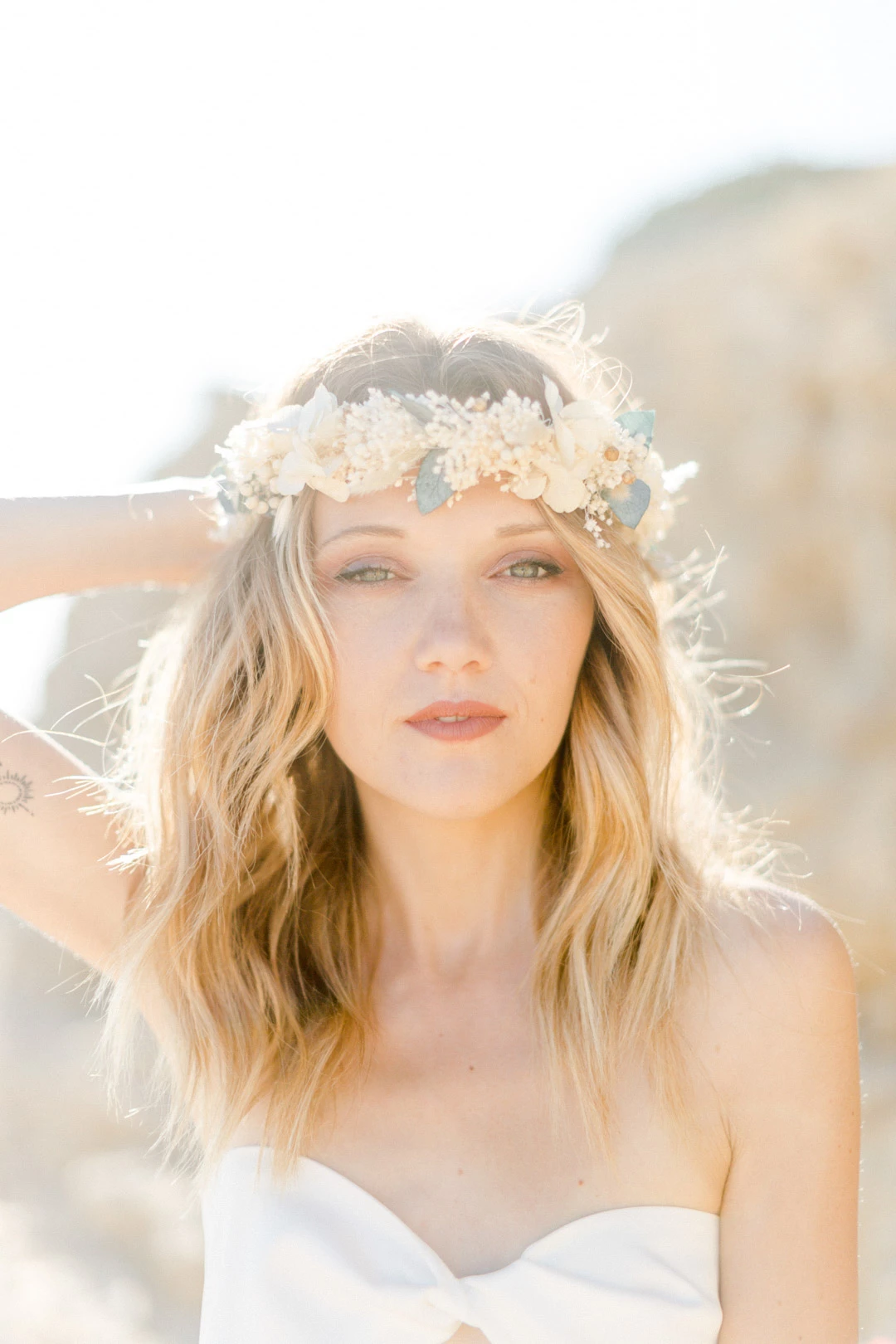 cheveux longs bandeau marron gris mariage