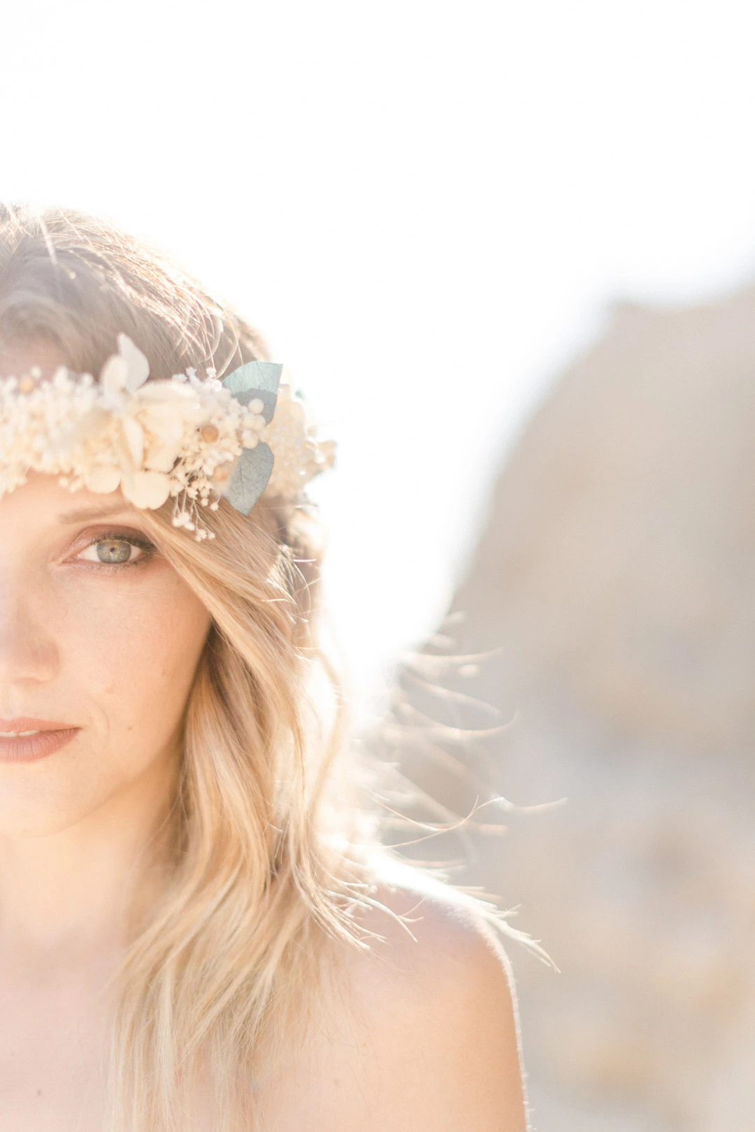 bandeau cheveux longs gris mariage rose