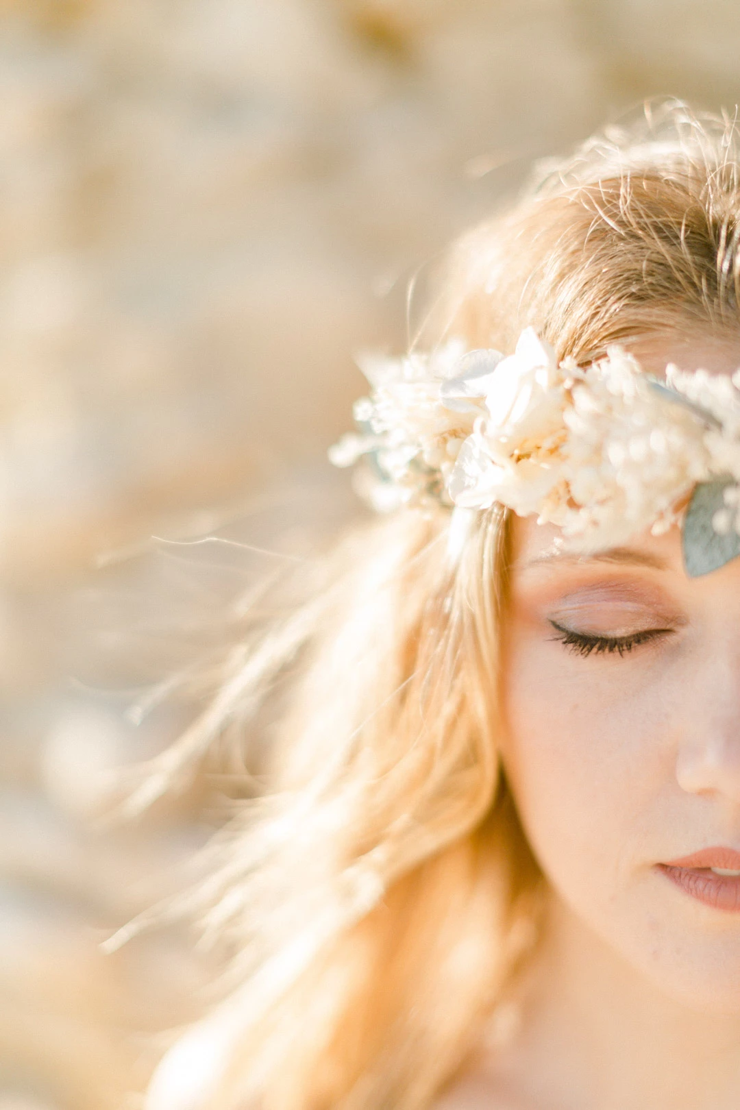 cheveux longs bandeau marron gris mariage