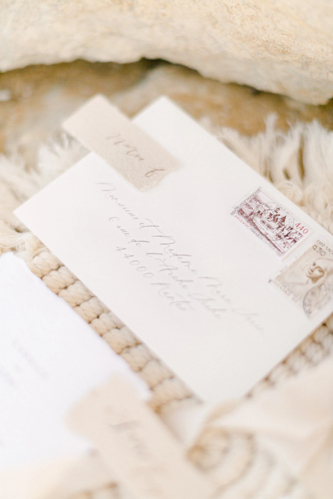 papier enveloppe gris