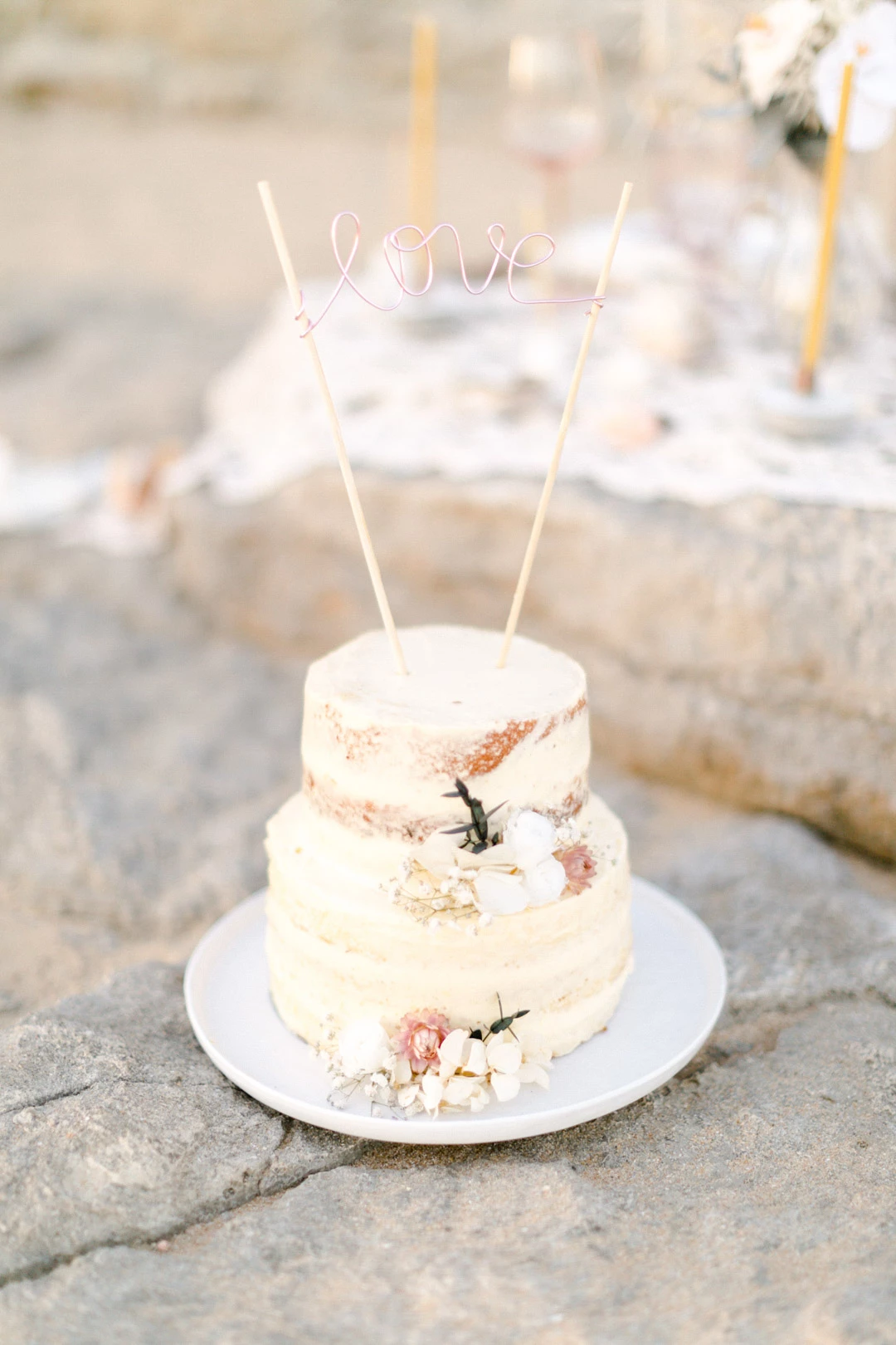 gâteau glaçage pâtisserie nourriture gris