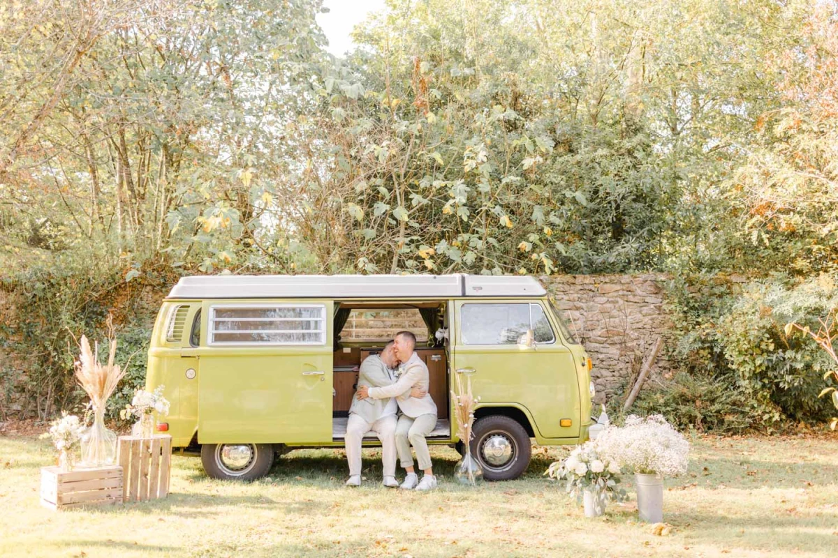 vêtements de mariée, les gens dans la nature, mariée, portière de voiture, robe de mariée