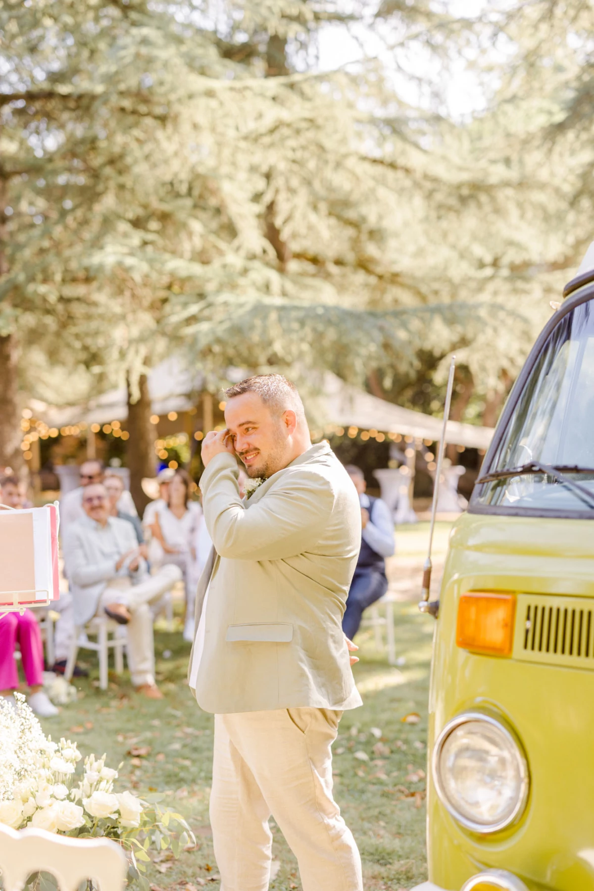 les gens dans la nature, pelouse, vêtements de mariée, bonheur, cérémonie