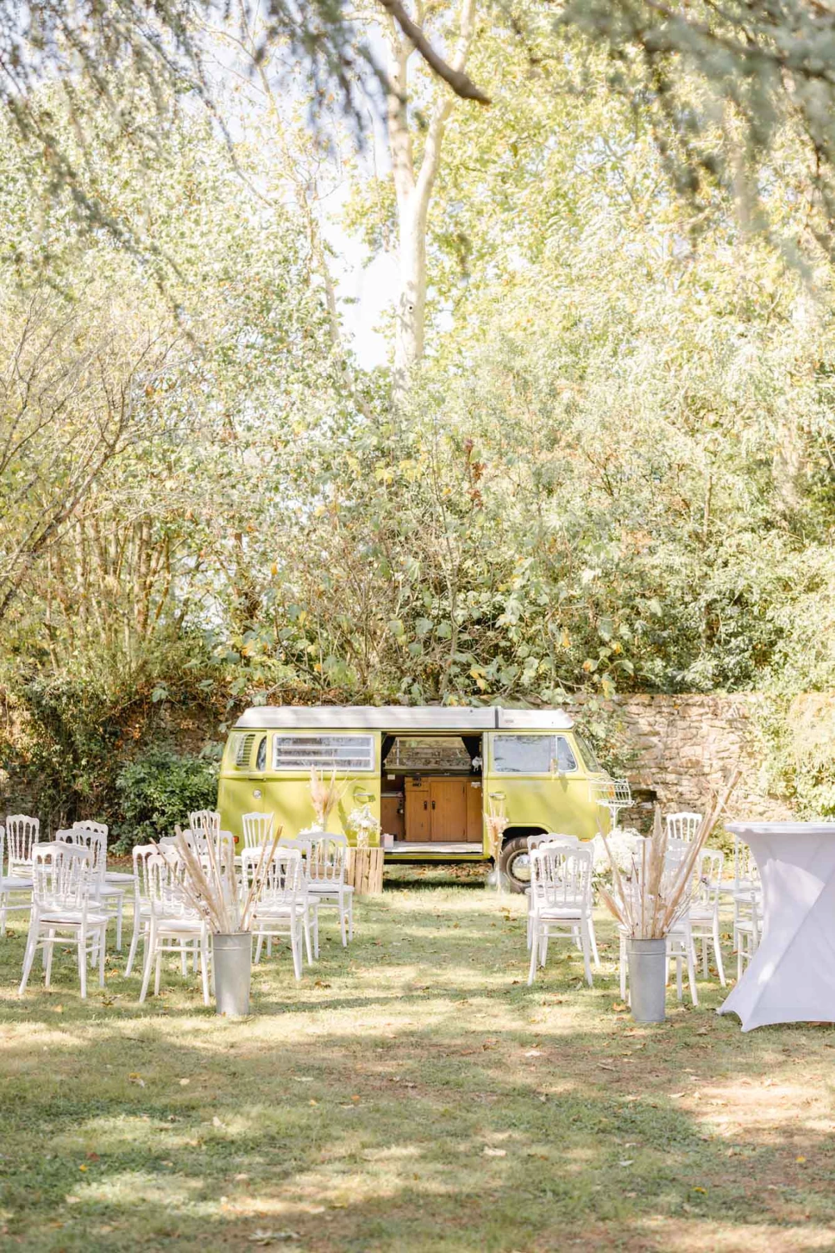 des bois, cérémonie laïque, vert, voiture