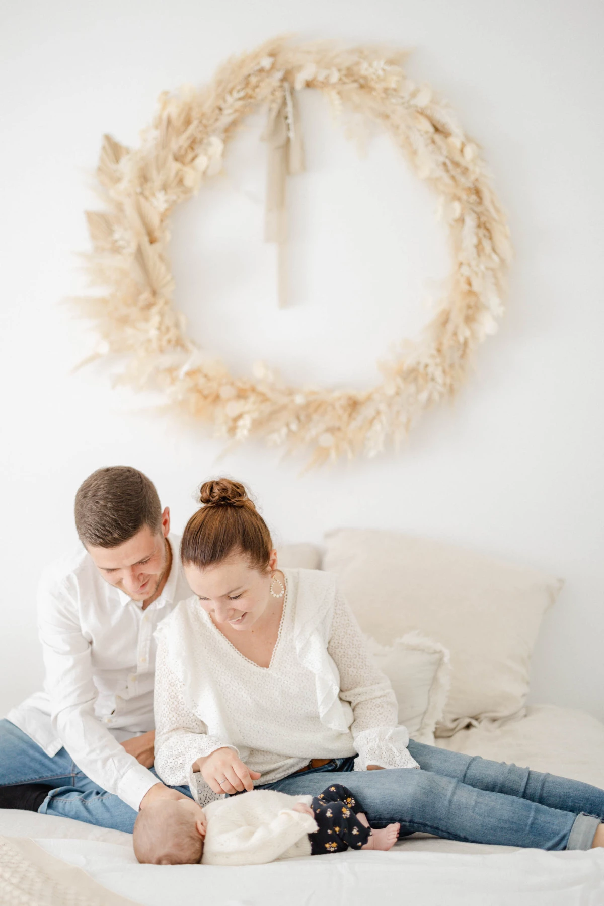 main bonheur enfant amour gris