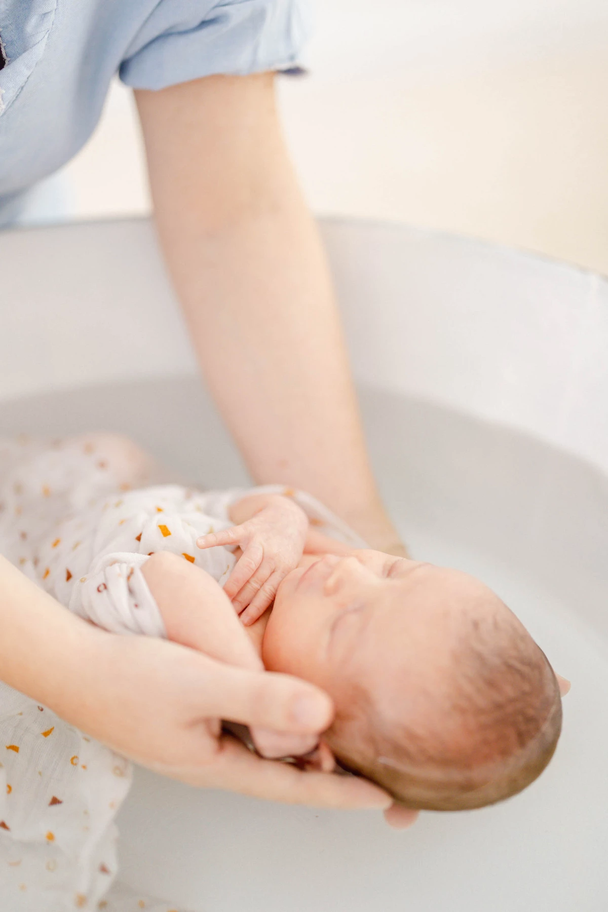 enfant naissance gris marron bébé