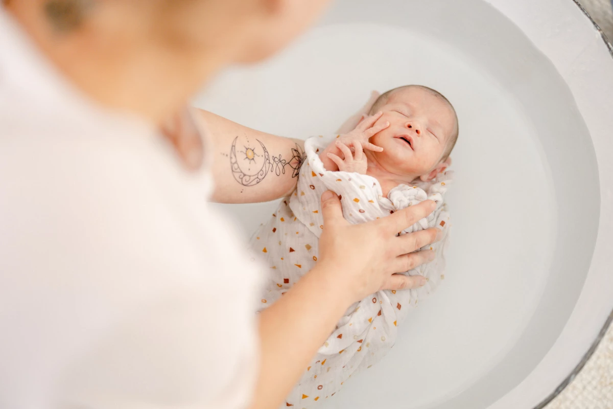 enfant naissance gris marron bébé