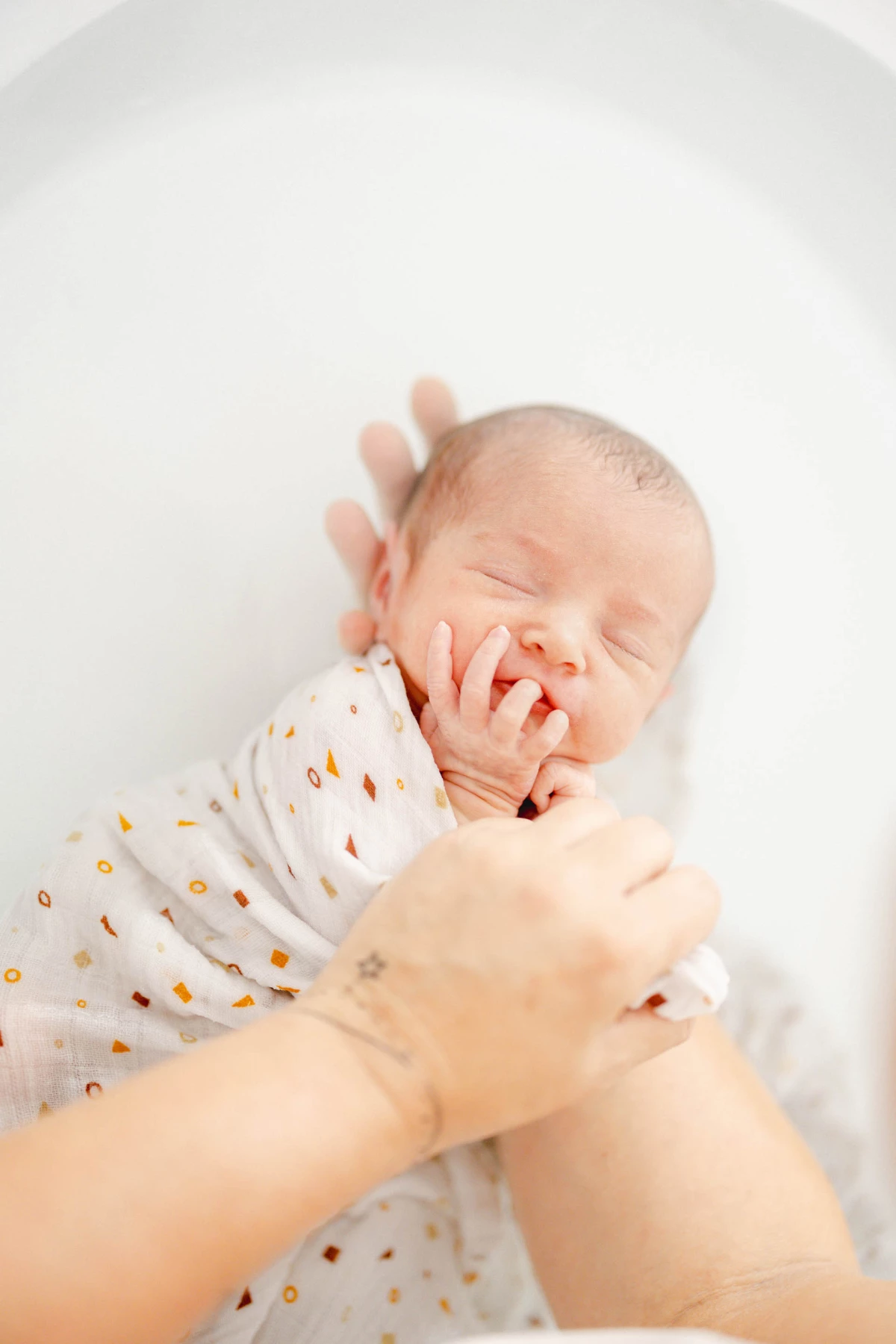 enfant beige rose gris marron