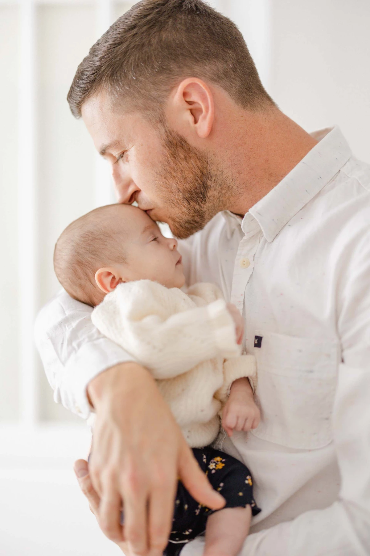 enfant bonheur marron gris bébé