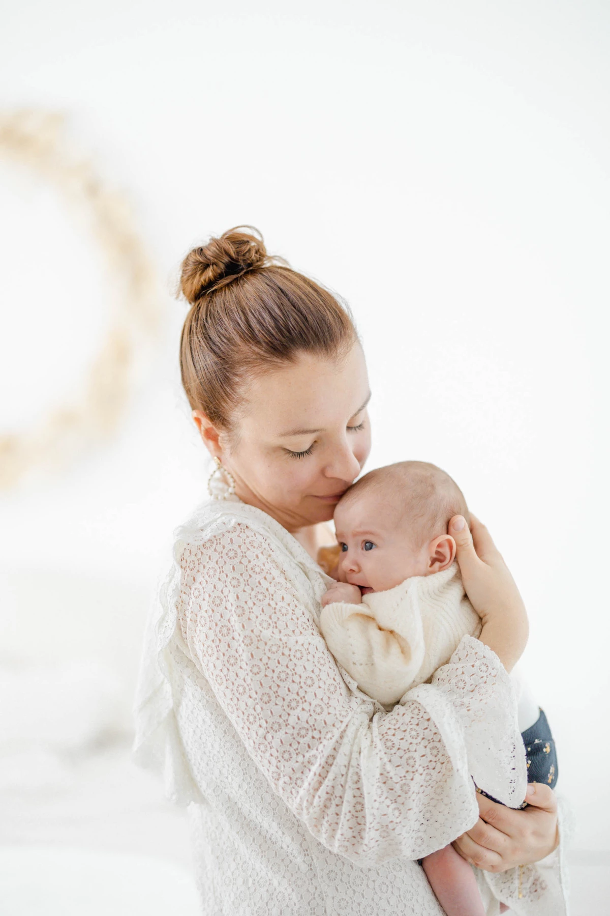 enfant bonheur beige gris bébé