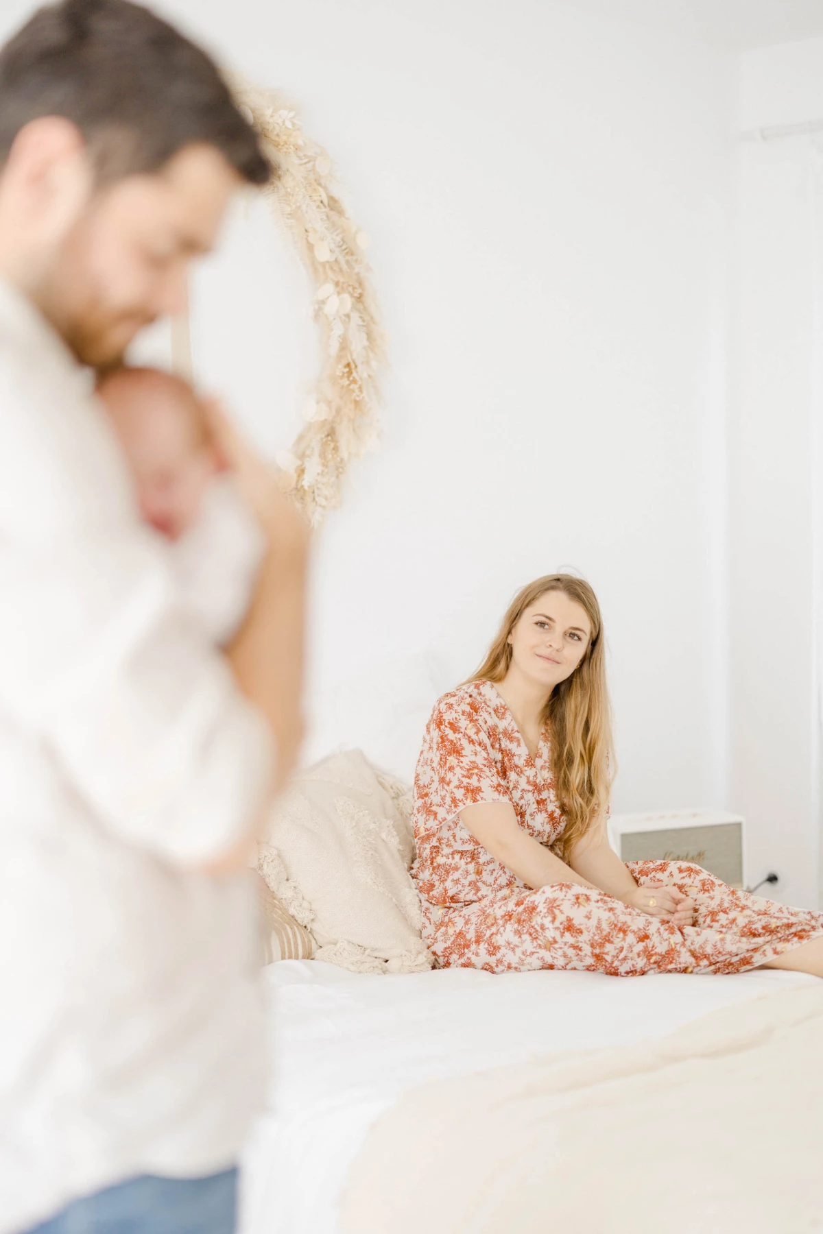robe bonheur cheveux longs marron gris