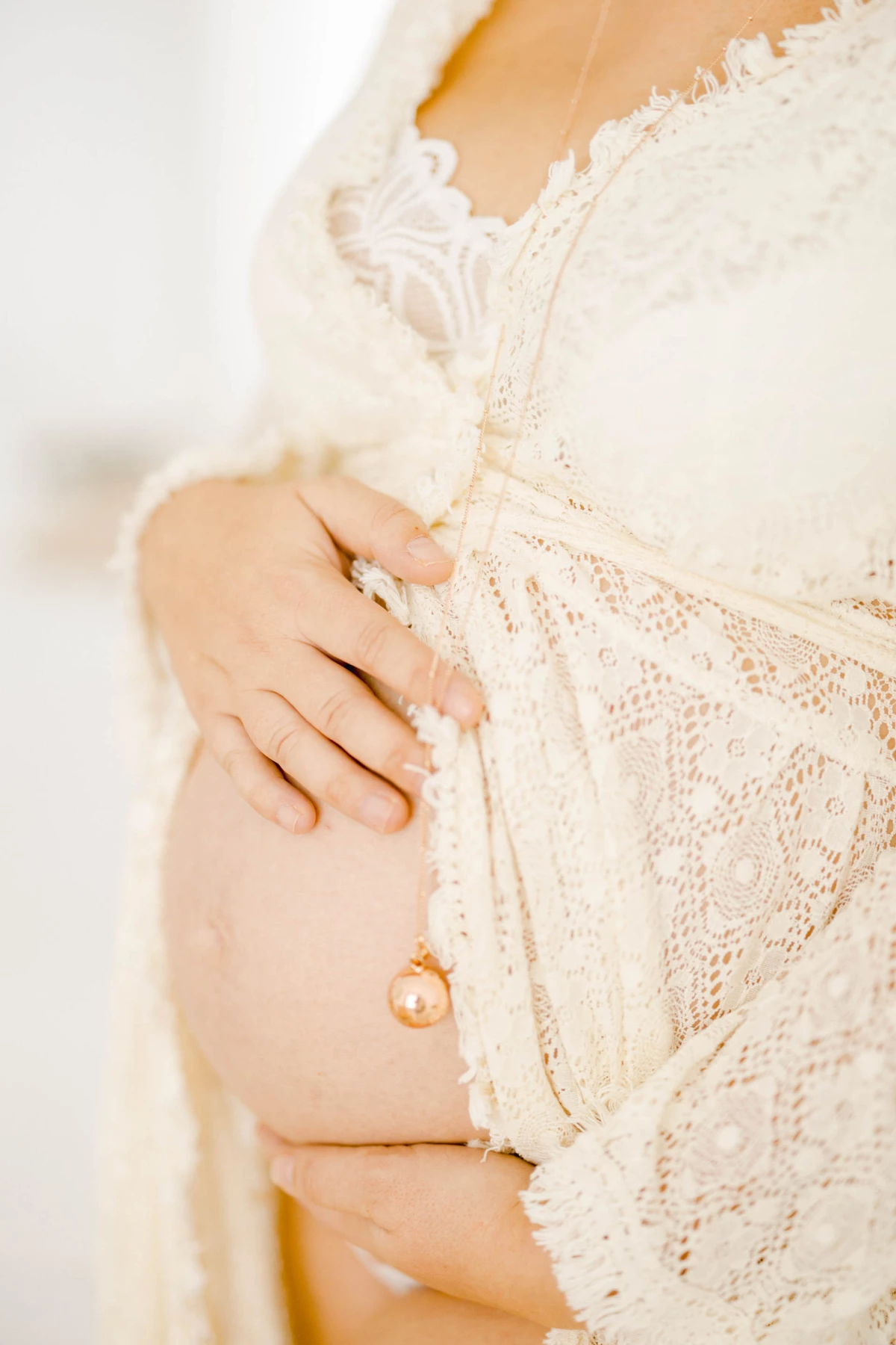 enfant dentelle beige rose marron