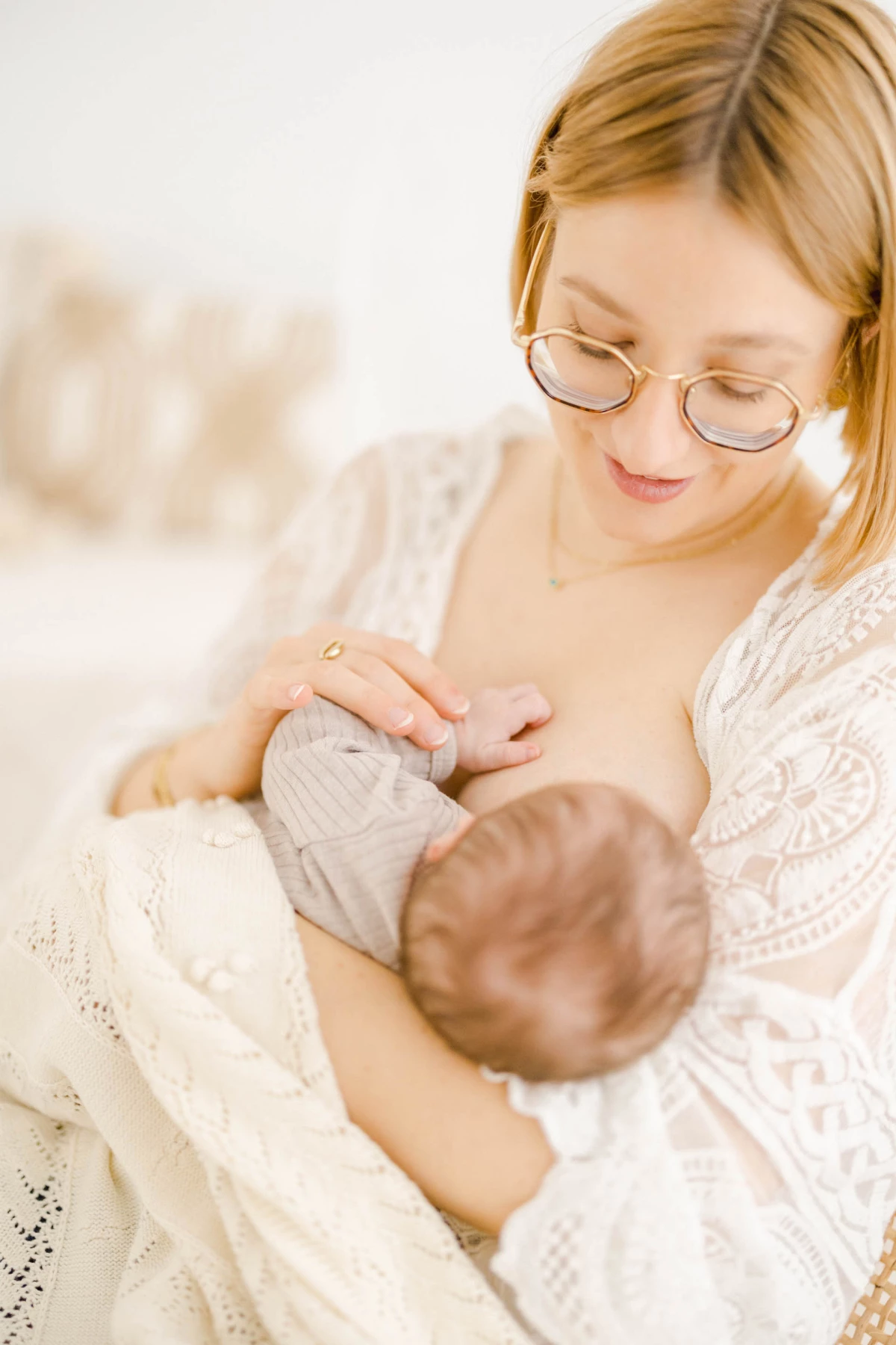 enfant bonheur amour beige gris