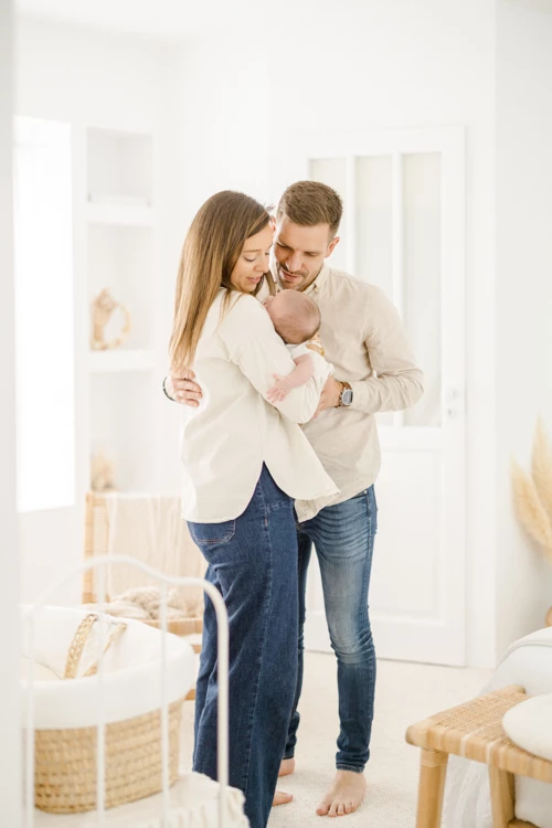 bonheur enfant amour famille jouer avec les enfants