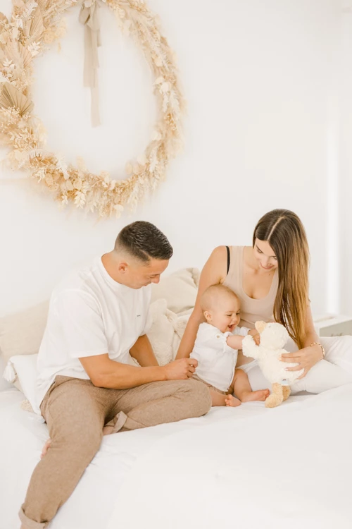 bonheur enfant famille amour beige