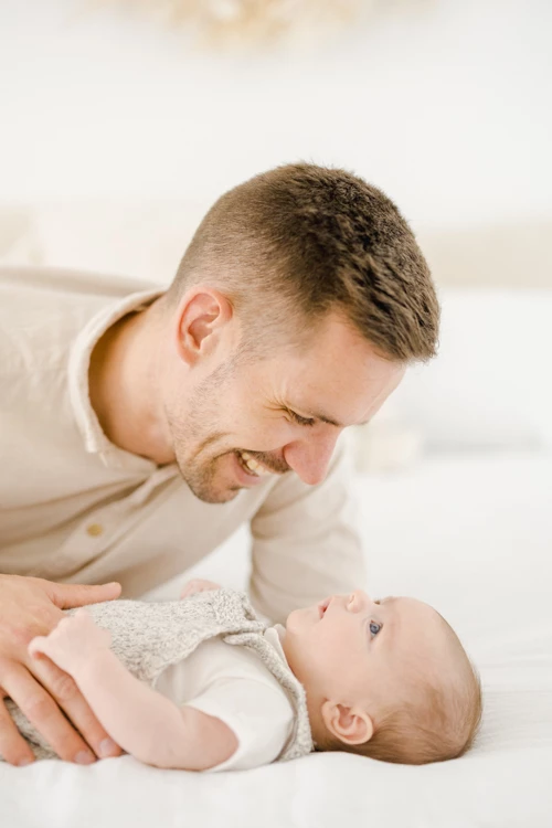 enfant bonheur amour marron gris