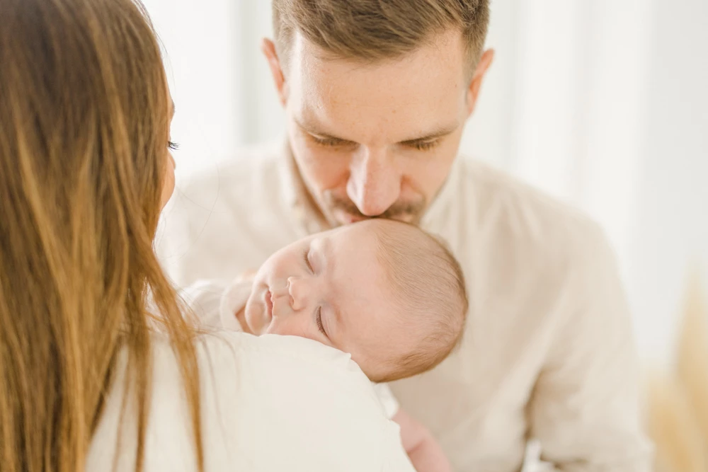 bonheur enfant amour marron gris