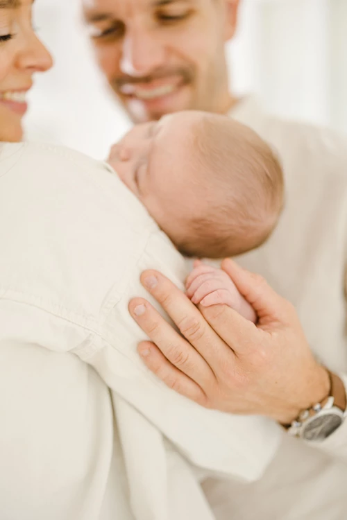 bonheur enfant amour marron gris