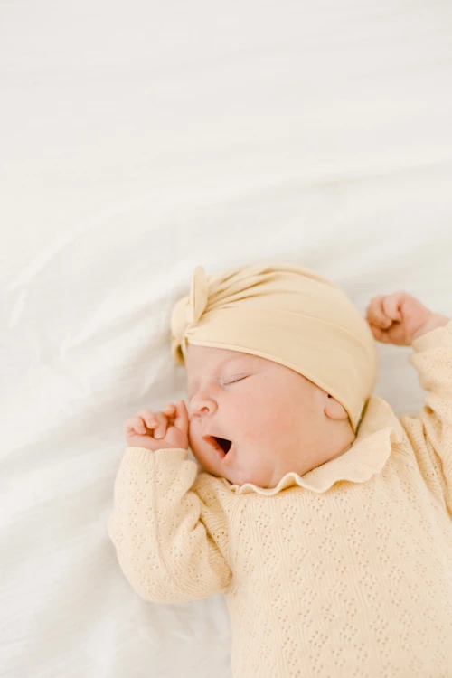 enfant gris marron rose bébé