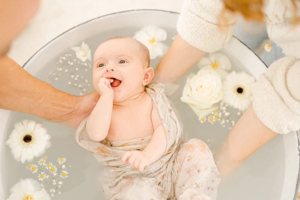 enfant bonheur marron gris orange