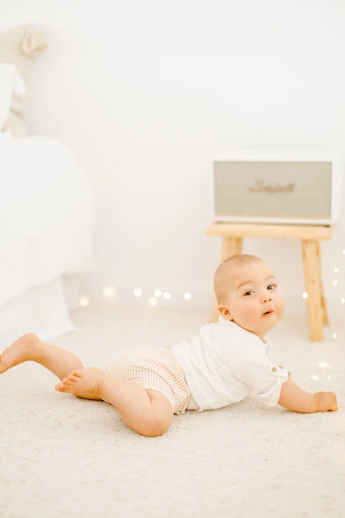 enfant bonheur beige rose gris