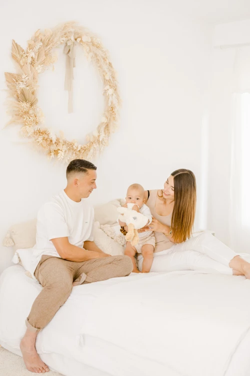 bonheur meubles enfant sourire beige