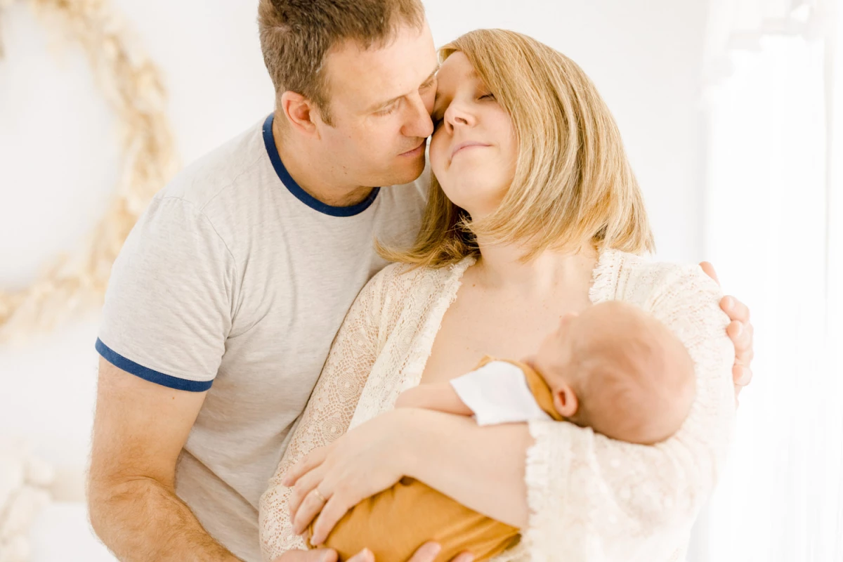 bonheur enfant amour câlin gris