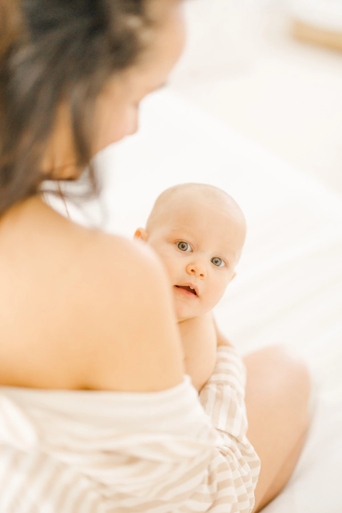 enfant bonheur amour beige gris