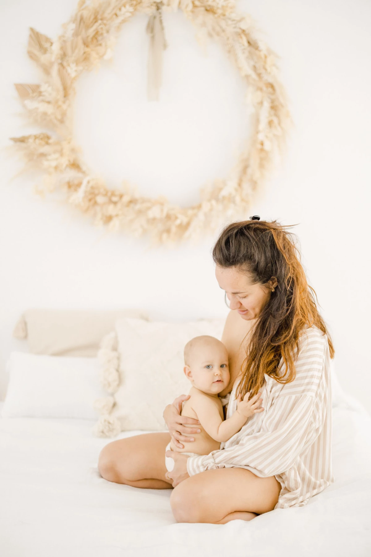 enfant bonheur beige marron gris