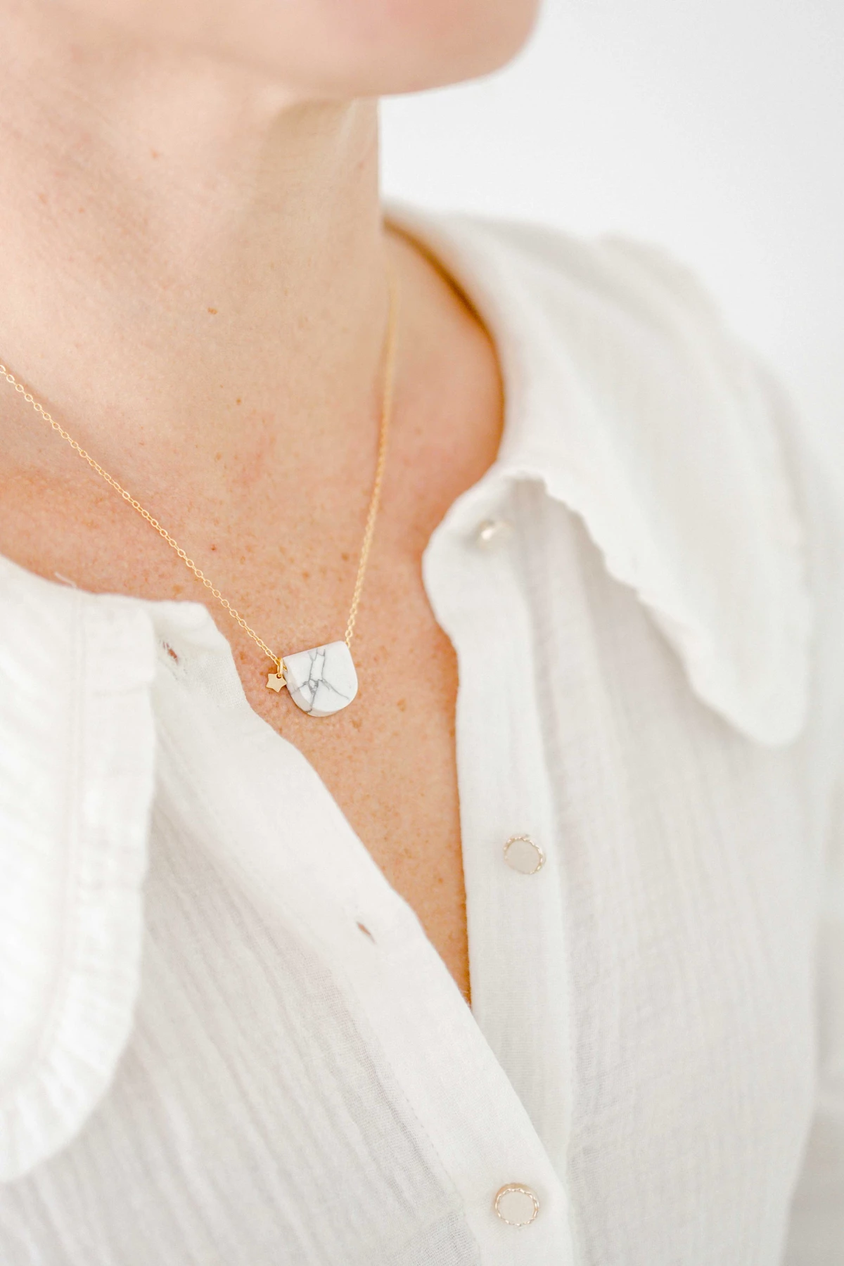 rose gris collier bijou professionnel