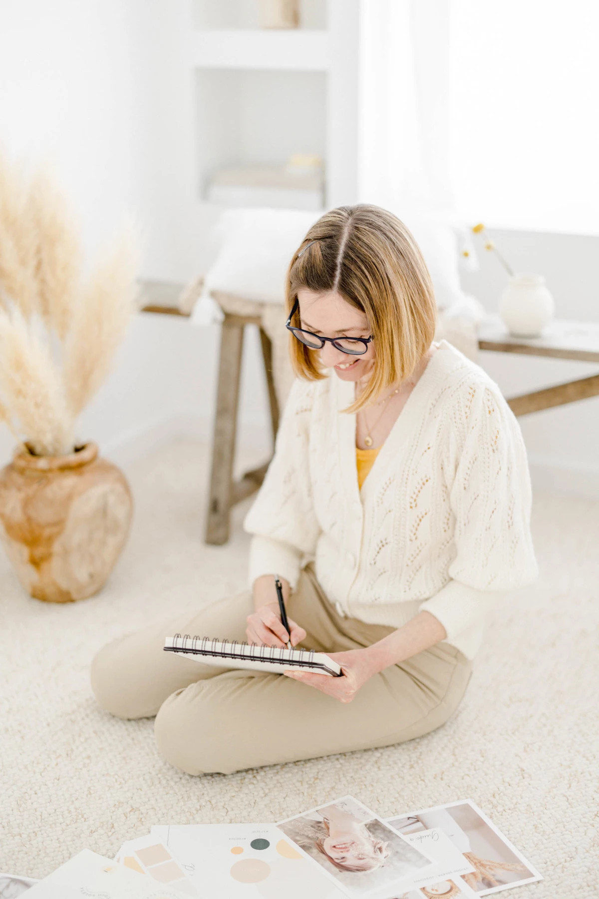 meubles fournitures de bureau plante d'intérieur gris marron