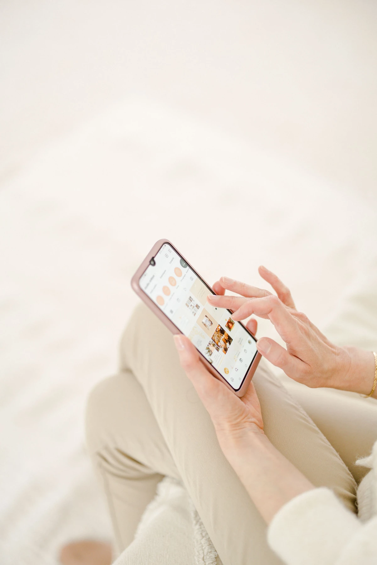 main beige gris marron professionnel