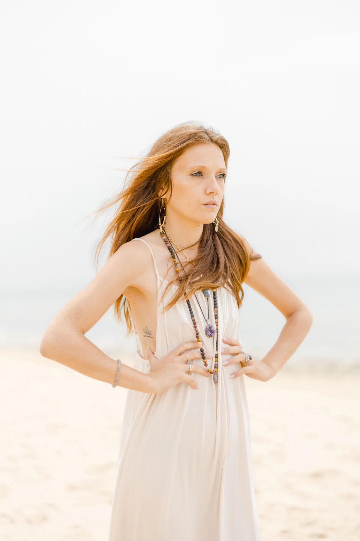 cheveux robe bijoux cheveux longs beige