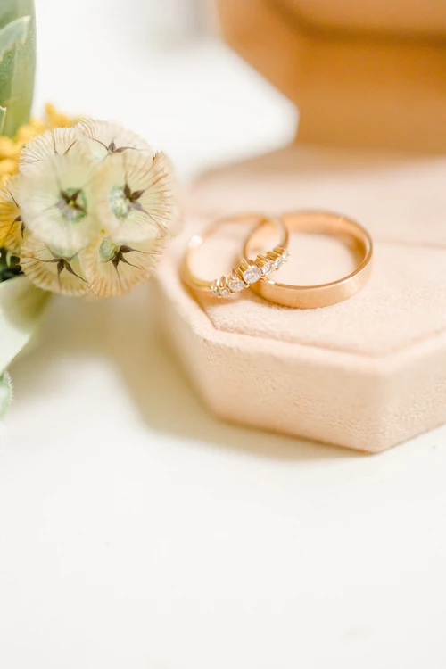 bijoux bague de mariage bague de fiançailles pétale rose