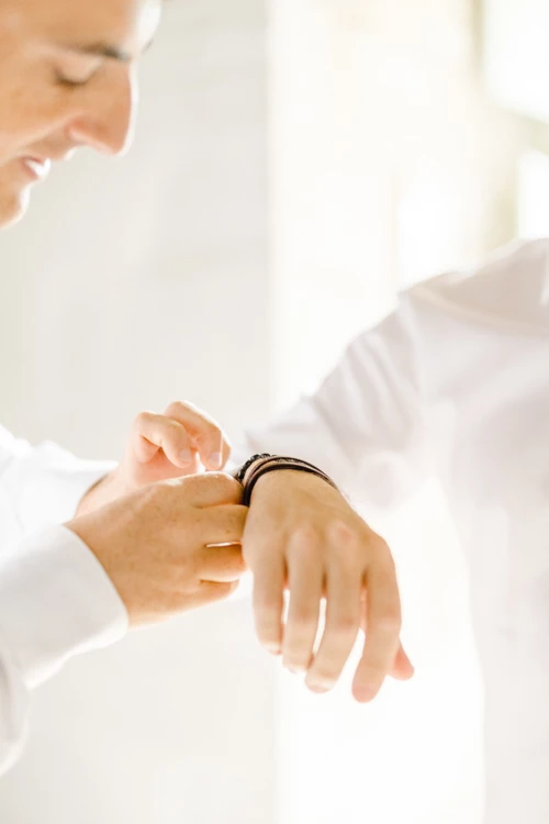 main poignet geste se tenir la main amour